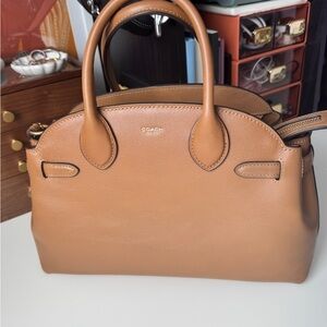 Coach: Soft Empire Carryall 28 in Honey Brown
